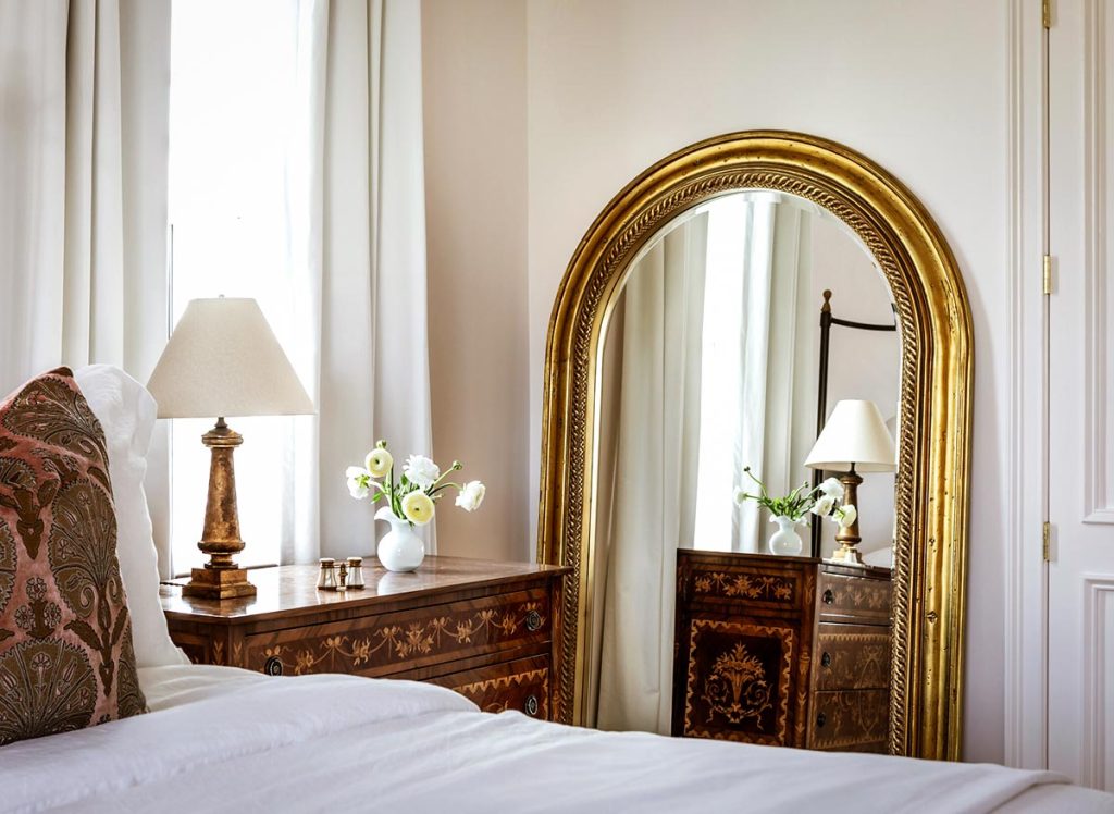 Hướng dẫn cách treo gương trang trí đẹp và đúng phong thủy